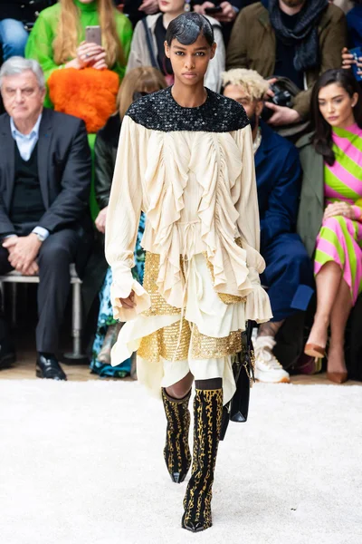 Look 32